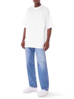 تيشرت مطرز بشعار متناغم