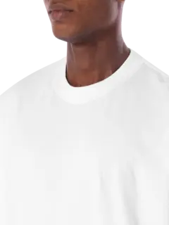 تيشرت مطرز بشعار متناغم