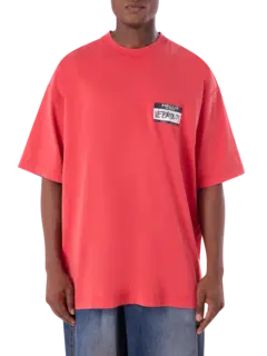 تيشرت مزين بعبارة "Hello My Name Is Vetments"