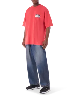 تيشرت مزين بعبارة "Hello My Name Is Vetments"