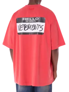 تيشرت مزين بعبارة "Hello My Name Is Vetments"