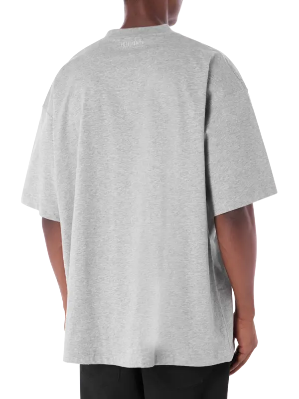 تيشرت إيلوجن مزين بشعار