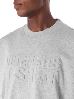 تيشرت إيلوجن مزين بشعار