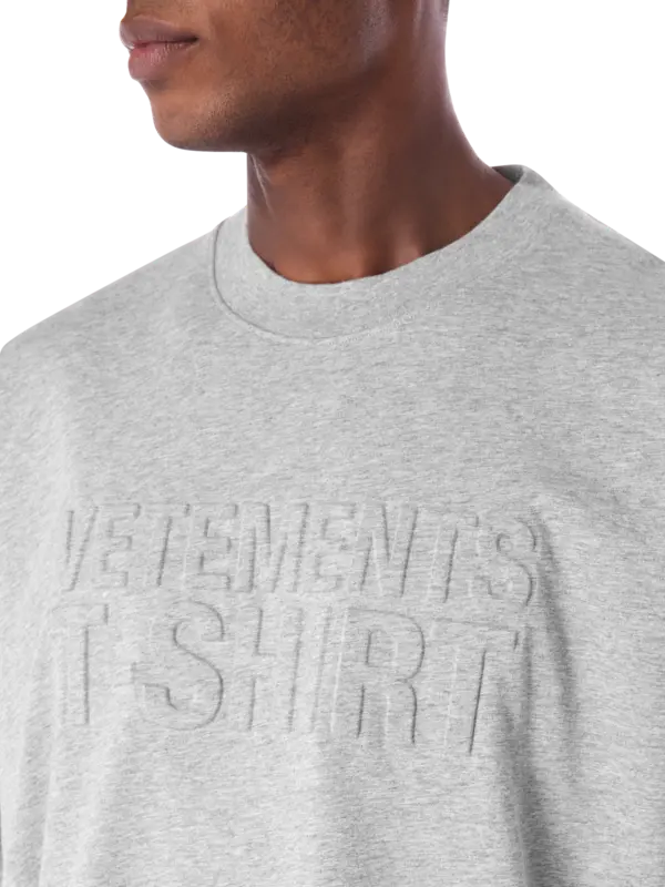 تيشرت إيلوجن مزين بشعار