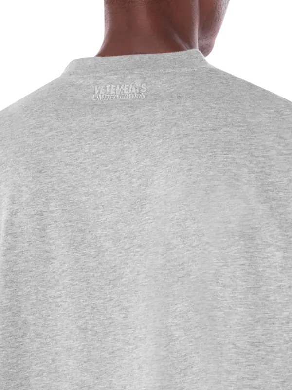 تيشرت إيلوجن مزين بشعار