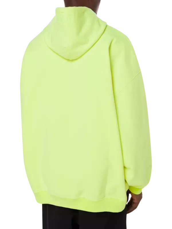 هودي مزين بشعار العلامة التجارية