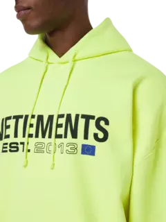 هودي مزين بشعار العلامة التجارية