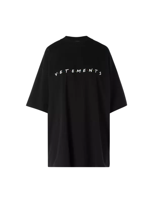 تيشيرت فريندلي مزين بشعار