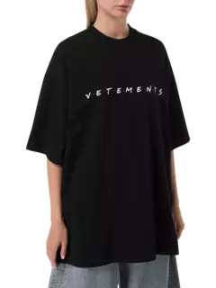 تيشيرت فريندلي مزين بشعار