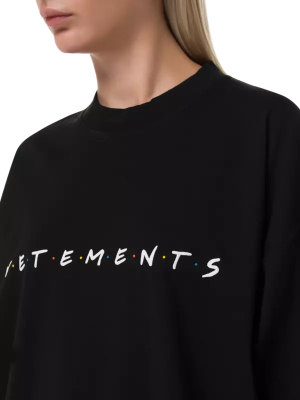 تيشيرت فريندلي مزين بشعار