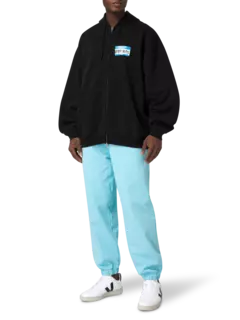 هودي بسحاب مطبوع بعبارة "My Name Is Vetements"