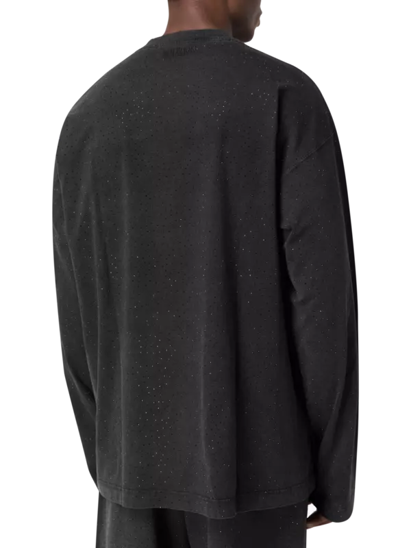 تيشيرت بأكمام طويلة مزين بالكامل بحجر الراين