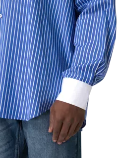 قميص بأكمام طويلة مزين بشعار من الكريستال