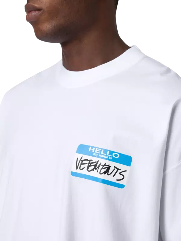 تيشيرت مطبوع بعبارة "My Name Is Vetements"