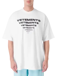 تيشيرت مزين بشعار هرم