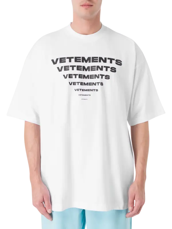 تيشيرت مزين بشعار هرم