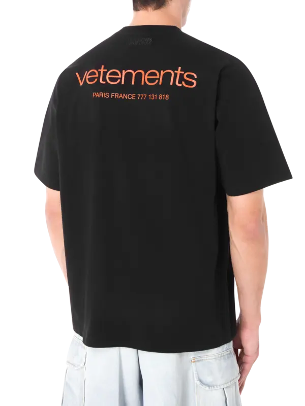 تيشيرت أوربان مزين بشعار