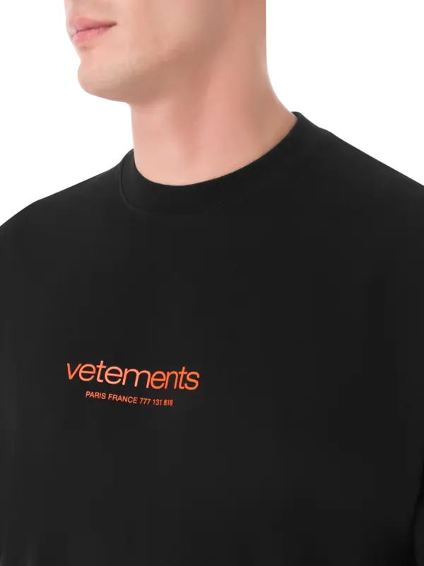 تيشيرت أوربان مزين بشعار