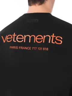 تيشيرت أوربان مزين بشعار