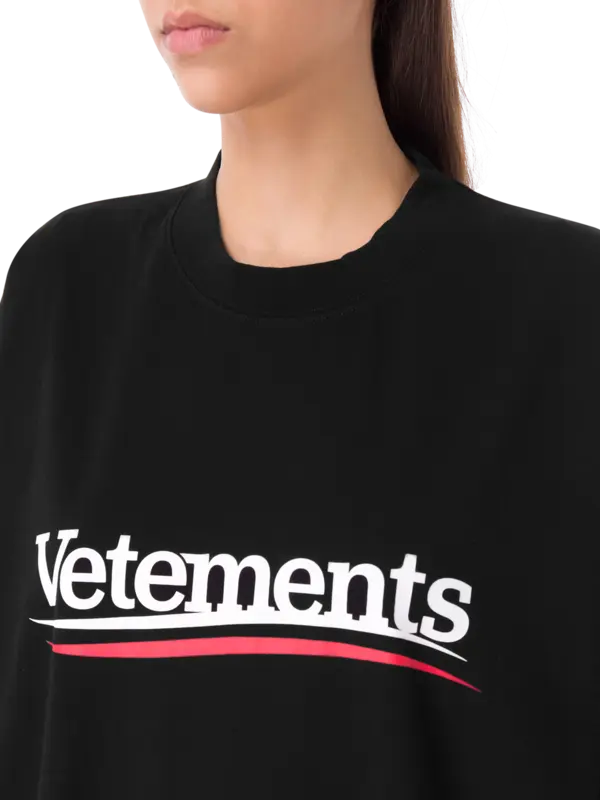 تيشيرت كامبين مزين بشعار