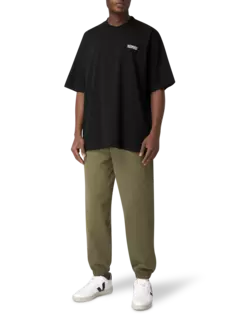 تيشيرت مطرز بشعار