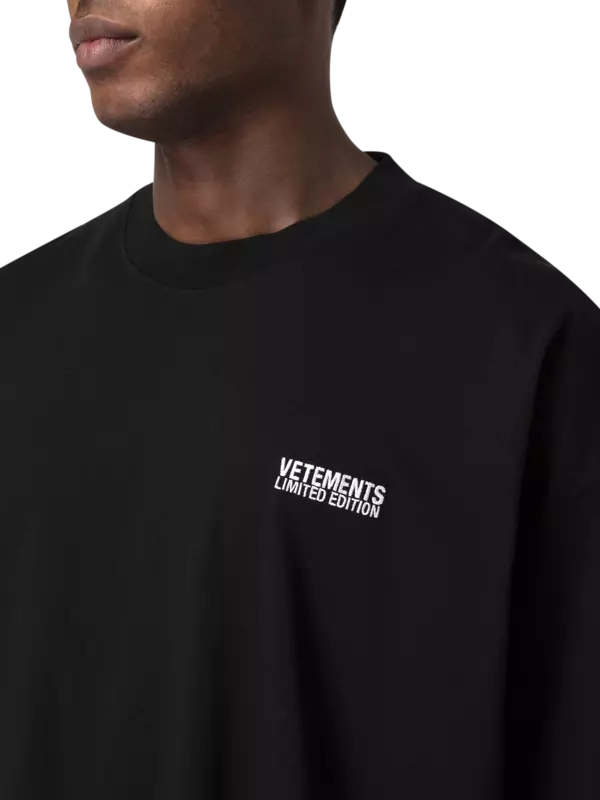 تيشيرت مطرز بشعار