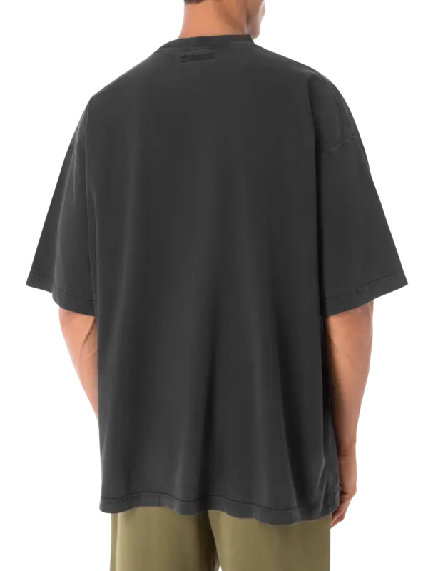 تيشيرت بطبعة شعار بإصدار محدود