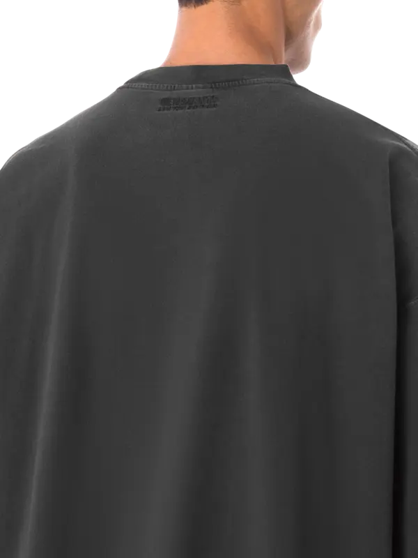 تيشيرت بطبعة شعار بإصدار محدود