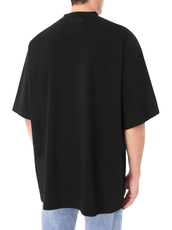 تيشيرت بطبعة شعار بإصدار محدود