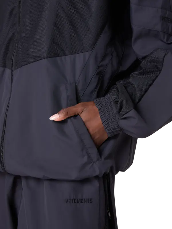 /original/UH76GJ700BW_VTMN_Black_5.png_convert-600x800