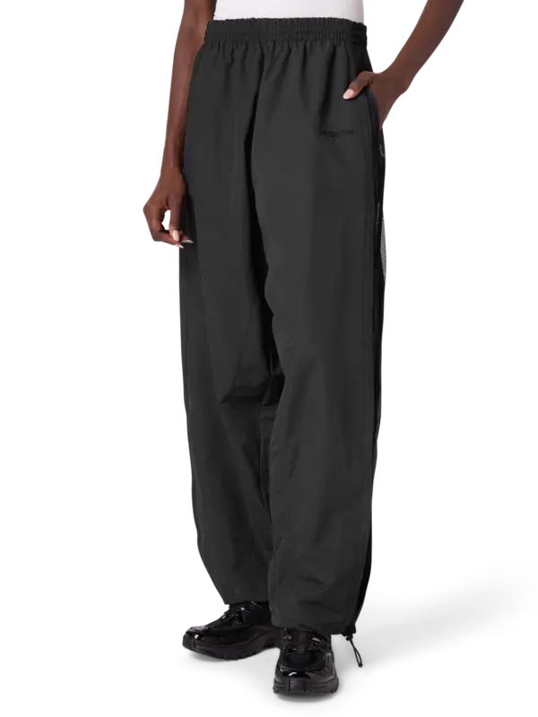 /original/UH76GP700BW_VTMN_Black_1.png_convert-600x800