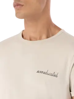 تيشرت مزين بطبعة "Overeducated"