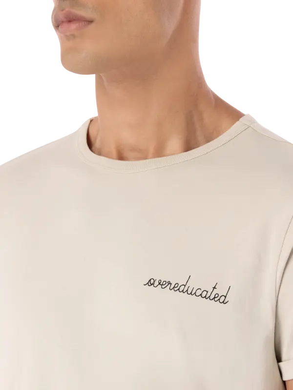 تيشرت مزين بطبعة "Overeducated"