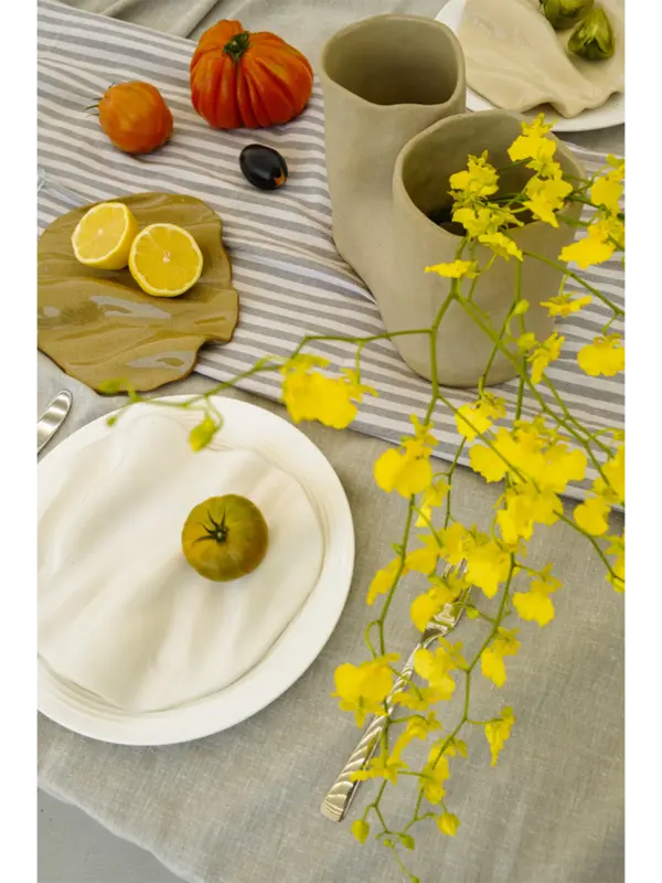 /original/UND-ES-WH_CONS_White_2.png_convert-600x800