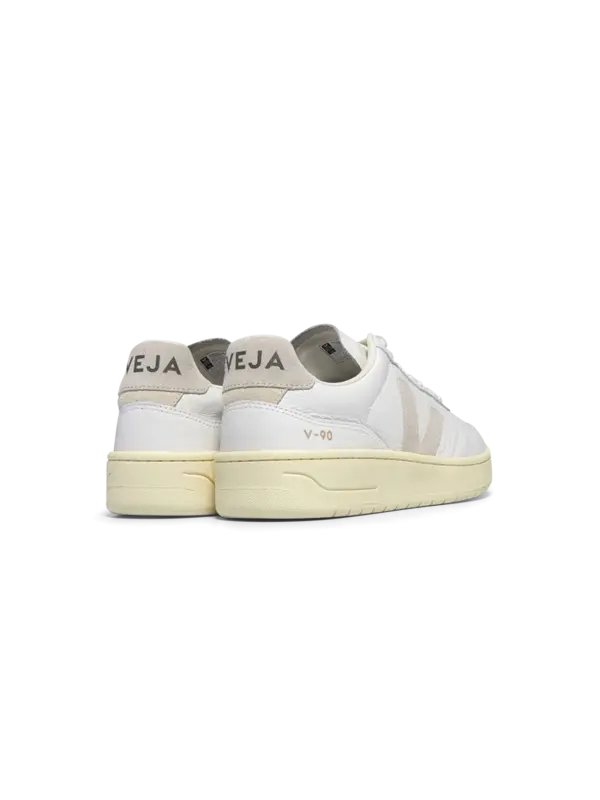 /original/VD2003655A_VEJA_Extra Whi_3.png_convert-600x800