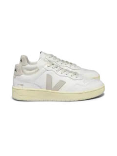 حذاء رياضي V90