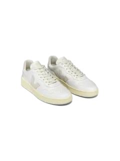 حذاء رياضي V90