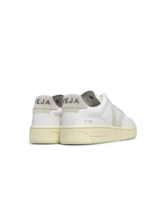 حذاء رياضي V90