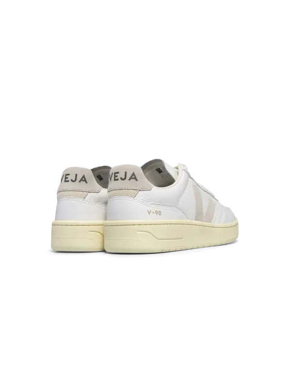 حذاء رياضي V90