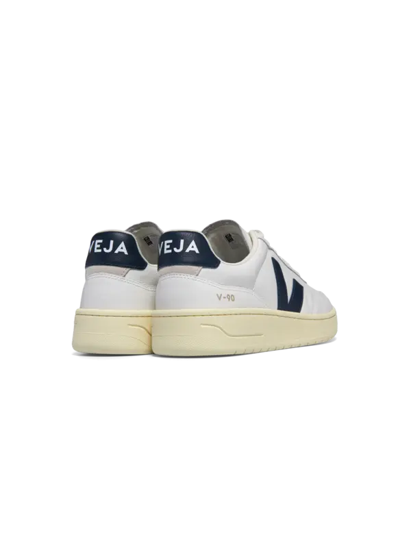 حذاء رياضي V90 برقبة منخفضة