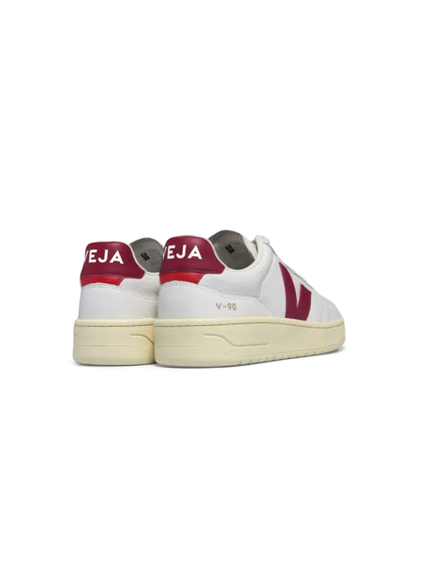 حذاء رياضي V90