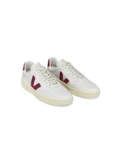 حذاء رياضي V90