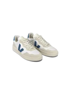 حذاء رياضي V90