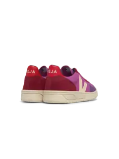 حذاء رياضي V10