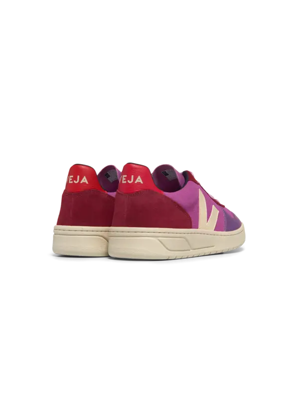 حذاء رياضي V10