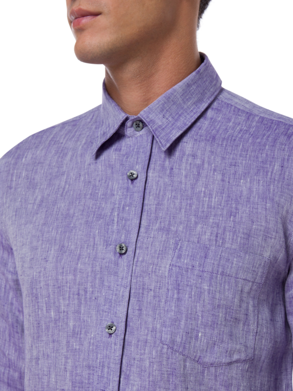 قميص من الكتان بقصة عادية وأكمام طويلة