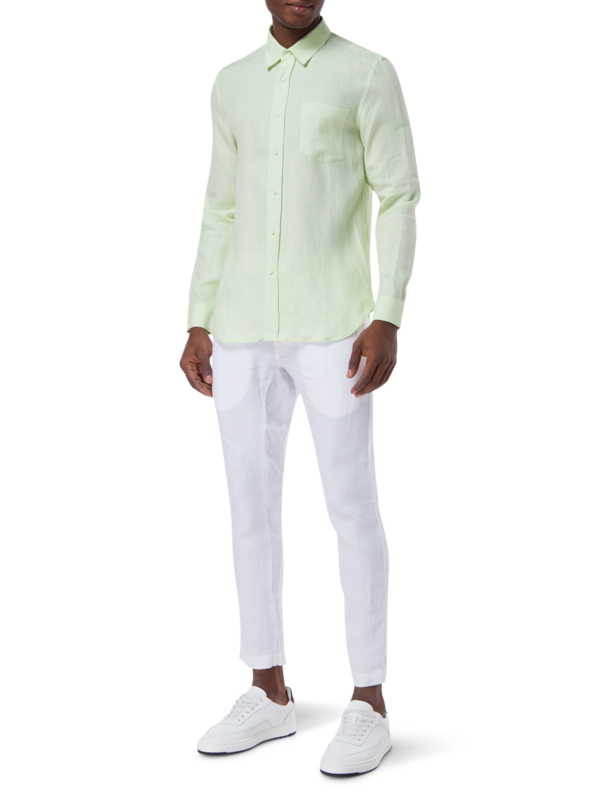 قميص من الكتان بقصة عادية وأكمام طويلة