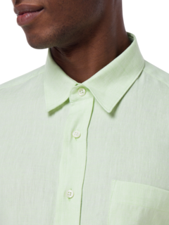 قميص من الكتان بقصة عادية وأكمام طويلة