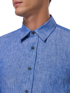 قميص من الكتان بقصة عادية وأكمام طويلة