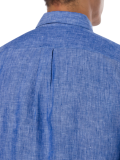 قميص من الكتان بقصة عادية وأكمام طويلة